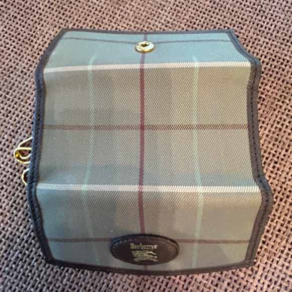 EUC Burberrys Key Wallet/Key Holder - Picture 11 of 12